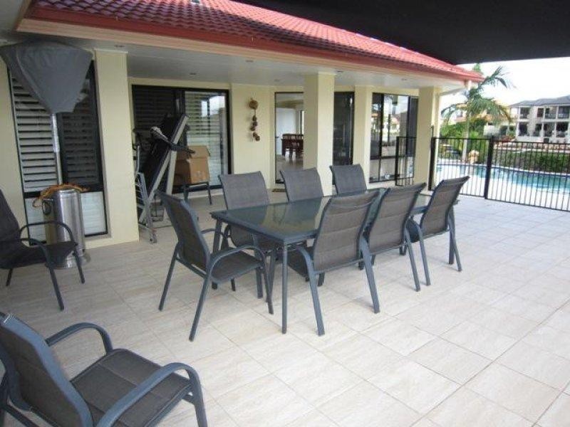 2105 Carlton Close, Hope Island QLD 4212