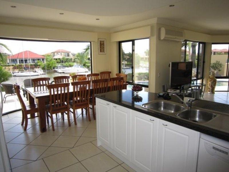 2105 Carlton Close, Hope Island QLD 4212