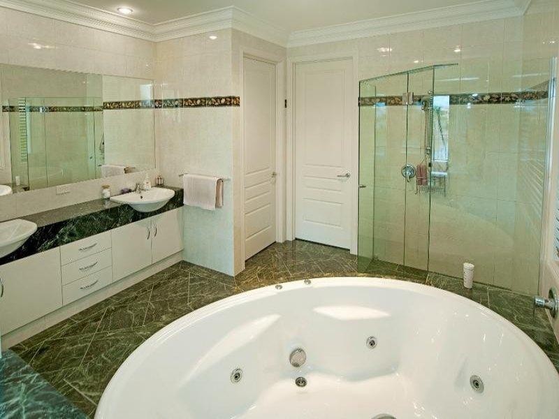 1670 Riverdale Drive, Hope Island QLD 4212