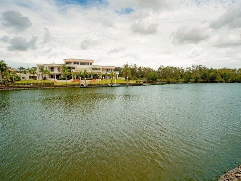 1670 Riverdale Drive, Hope Island QLD 4212