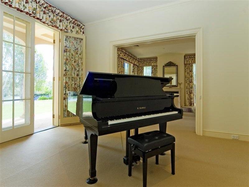 1117 Beechwood Drive, Hope Island QLD 4212