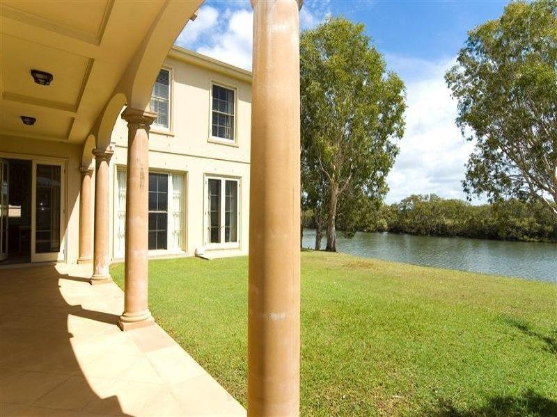 1117 Beechwood Drive, Hope Island QLD 4212