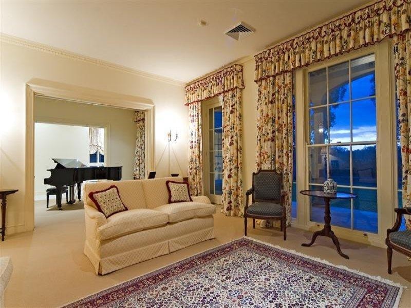 1117 Beechwood Drive, Hope Island QLD 4212