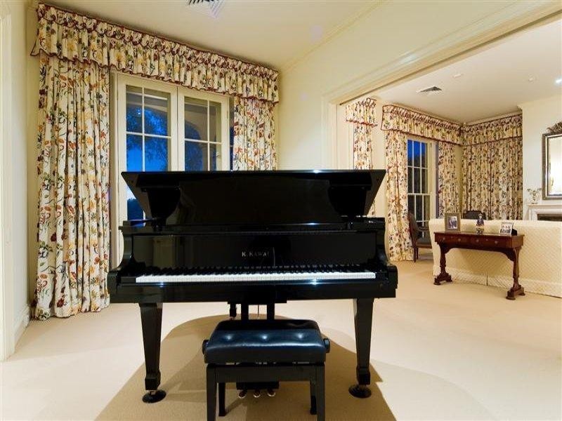 1117 Beechwood Drive, Hope Island QLD 4212