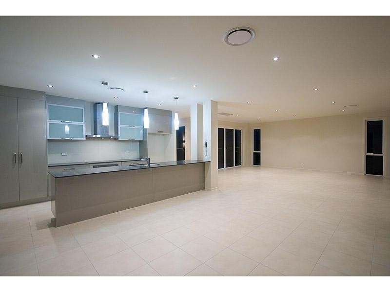 2227 Glengallon Way, Hope Island QLD 4212