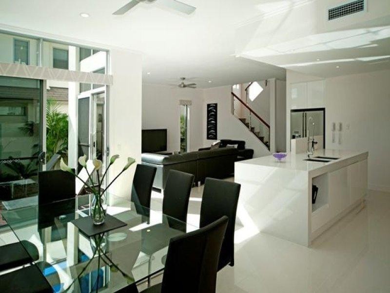 9102 Peter Senior Drive, Hope Island QLD 4212