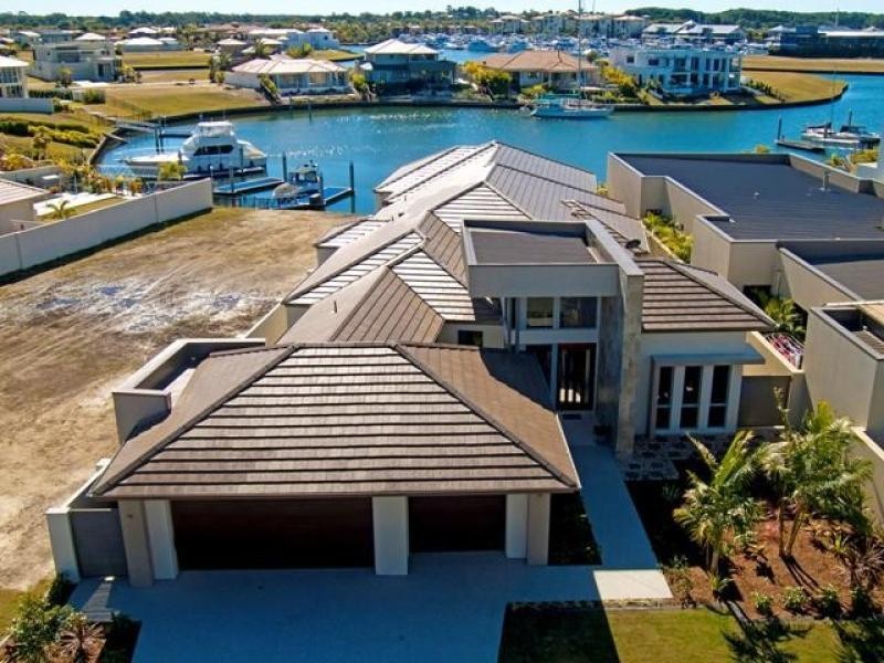 2230 Glengallon Way, Hope Island QLD 4212