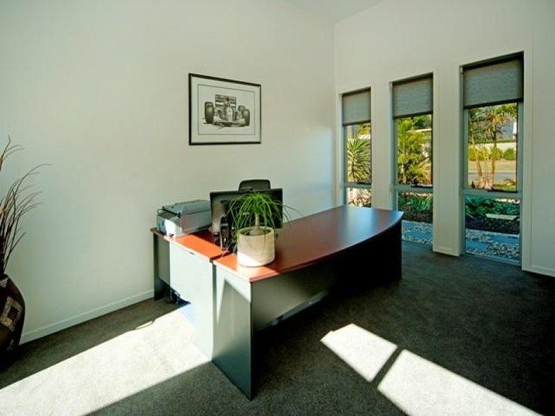 2230 Glengallon Way, Hope Island QLD 4212