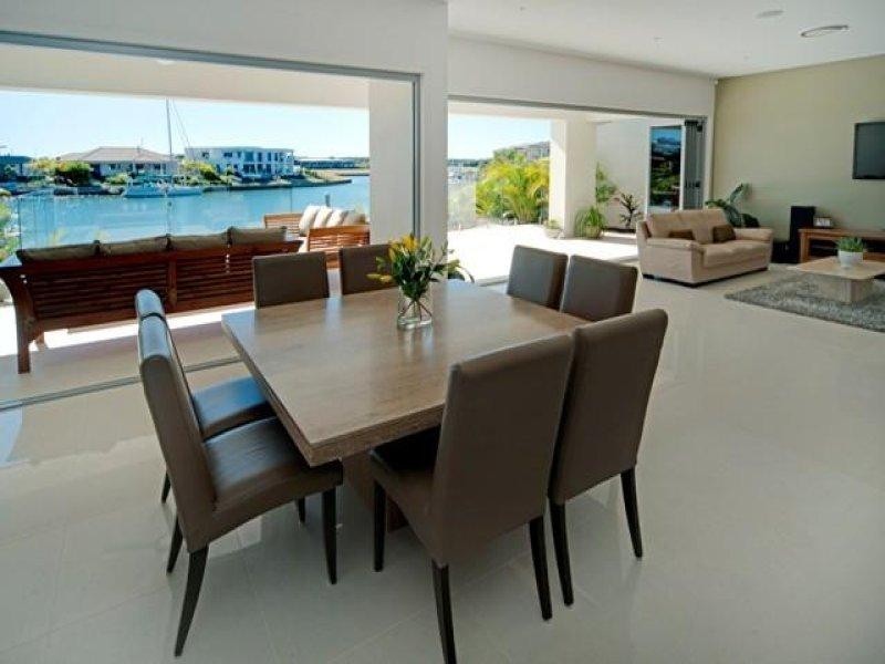 2230 Glengallon Way, Hope Island QLD 4212