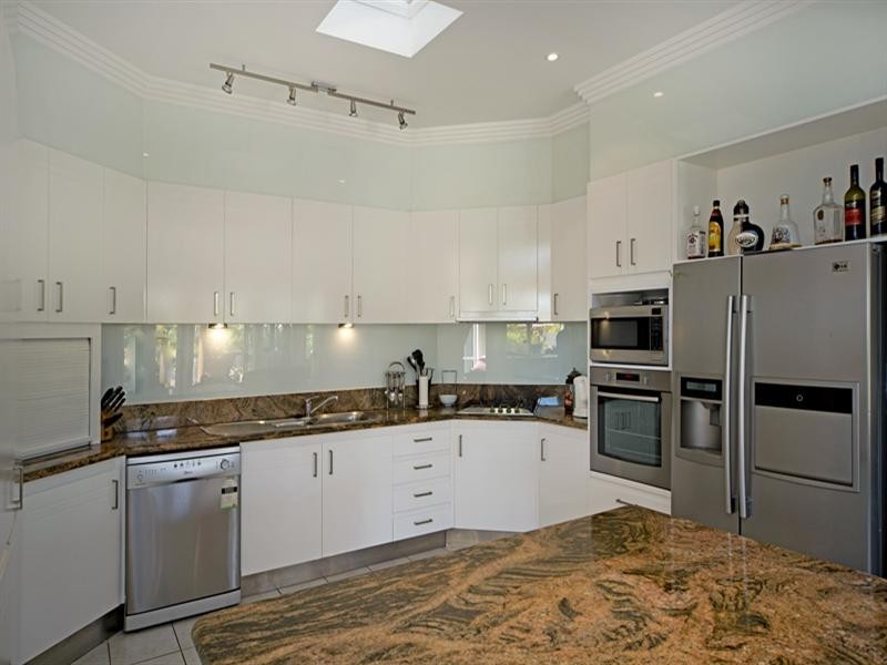 1097 Beechwood Drive, Hope Island QLD 4212