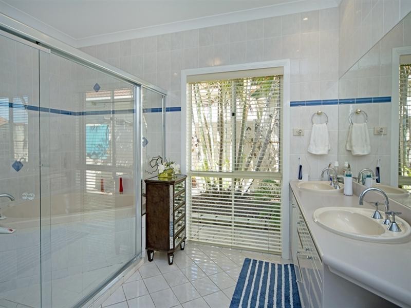 1097 Beechwood Drive, Hope Island QLD 4212