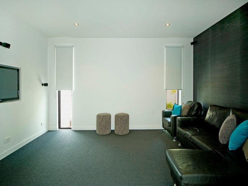 2232 Glengallon Way, Hope Island QLD 4212