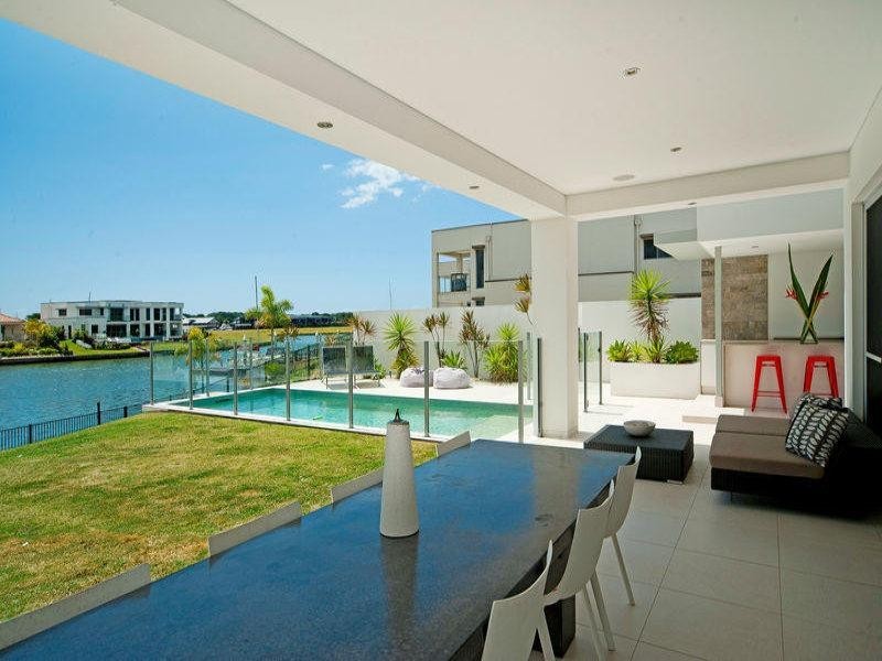 2232 Glengallon Way, Hope Island QLD 4212