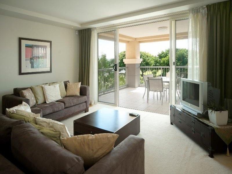 8433 Magnolia Drive East, Hope Island QLD 4212