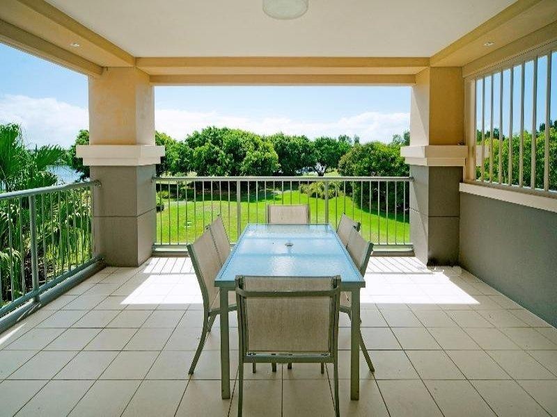 8433 Magnolia Drive East, Hope Island QLD 4212