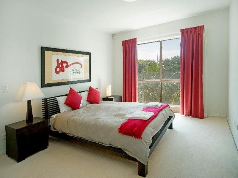 8433 Magnolia Drive East, Hope Island QLD 4212