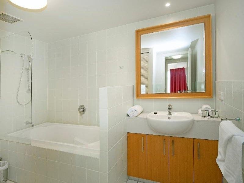 8433 Magnolia Drive East, Hope Island QLD 4212