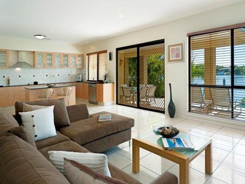 518 Oyster Cove Promenade, Helensvale QLD 4212