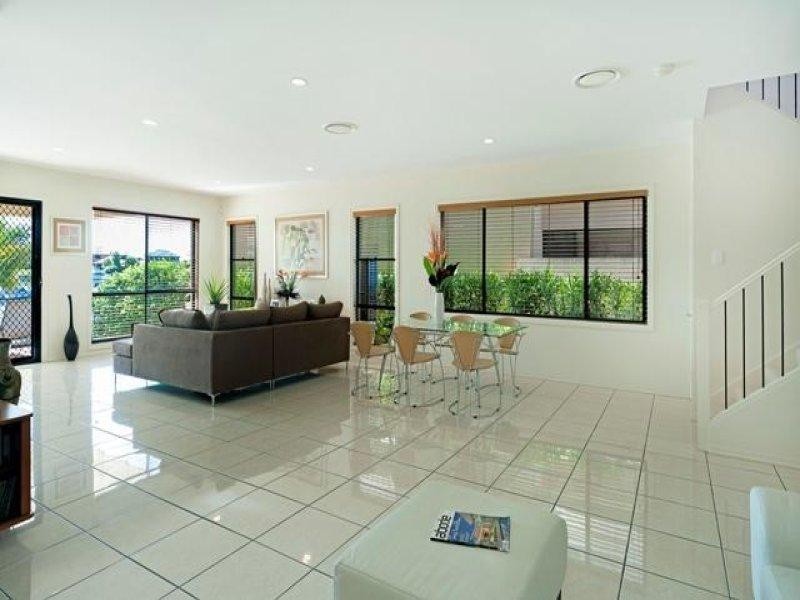 518 Oyster Cove Promenade, Helensvale QLD 4212