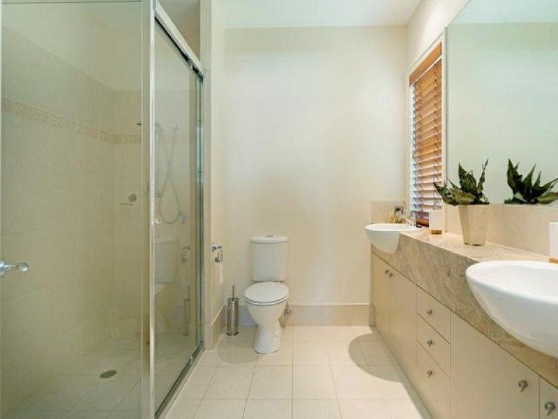 518 Oyster Cove Promenade, Helensvale QLD 4212