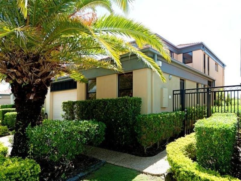 518 Oyster Cove Promenade, Helensvale QLD 4212