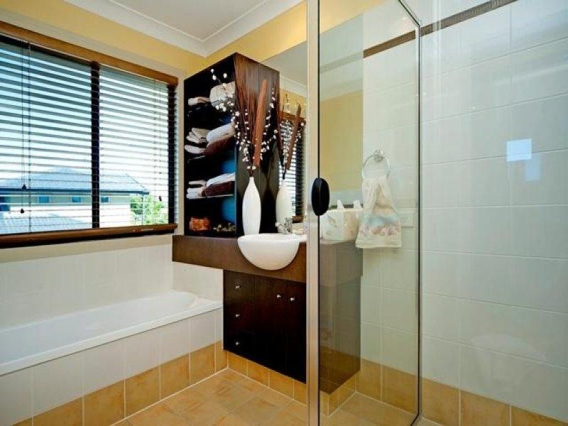 9 Calmwater Crescent, Helensvale QLD 4212