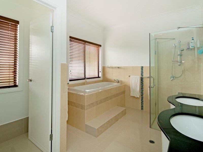 10 Greenacre Way, Maudsland QLD 4210