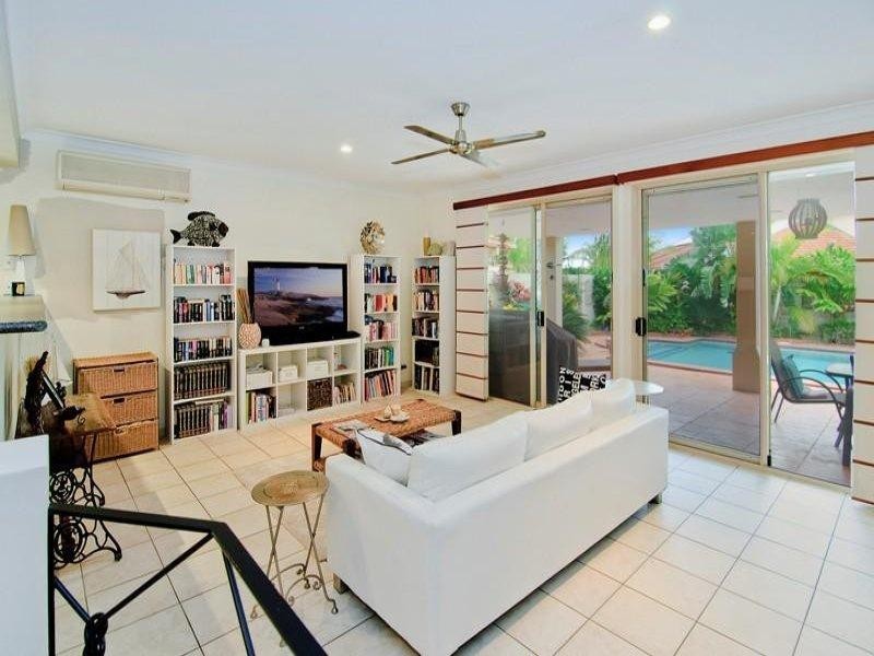 5 Parkwater Point, Helensvale QLD 4212