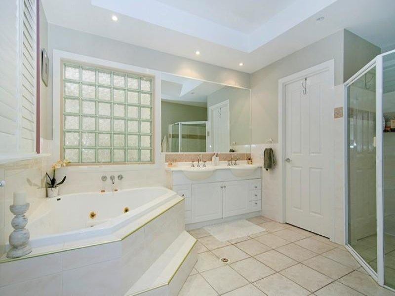 5 Parkwater Point, Helensvale QLD 4212