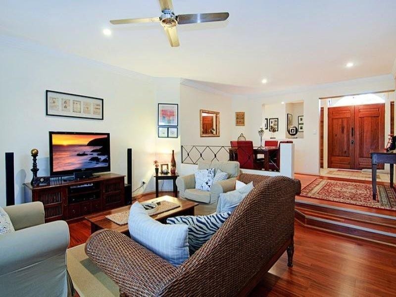 5 Parkwater Point, Helensvale QLD 4212