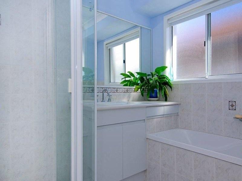 10 Glenwater Crescent, Helensvale QLD 4212