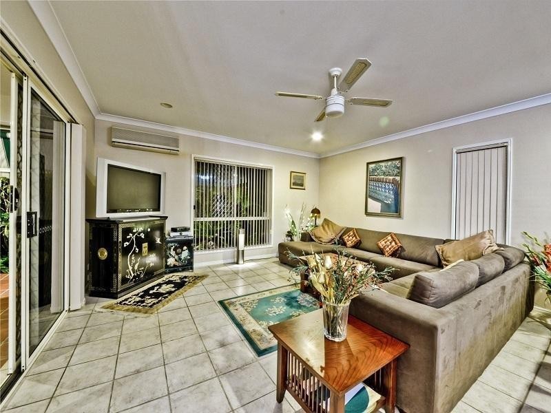 2 Parkwater Point, Helensvale QLD 4212