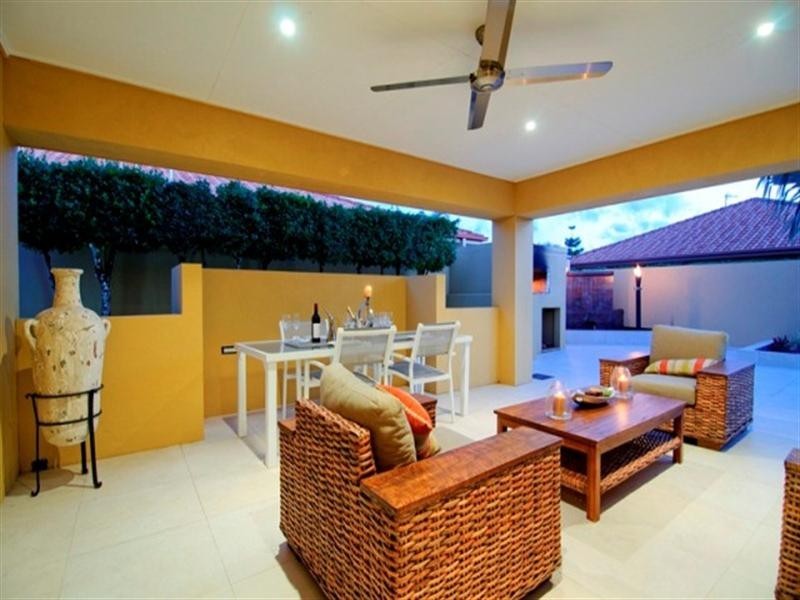 15 Waterside Esplanade, Helensvale QLD 4212