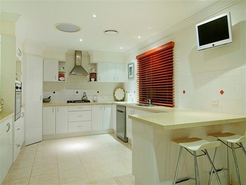 15 Waterside Esplanade, Helensvale QLD 4212