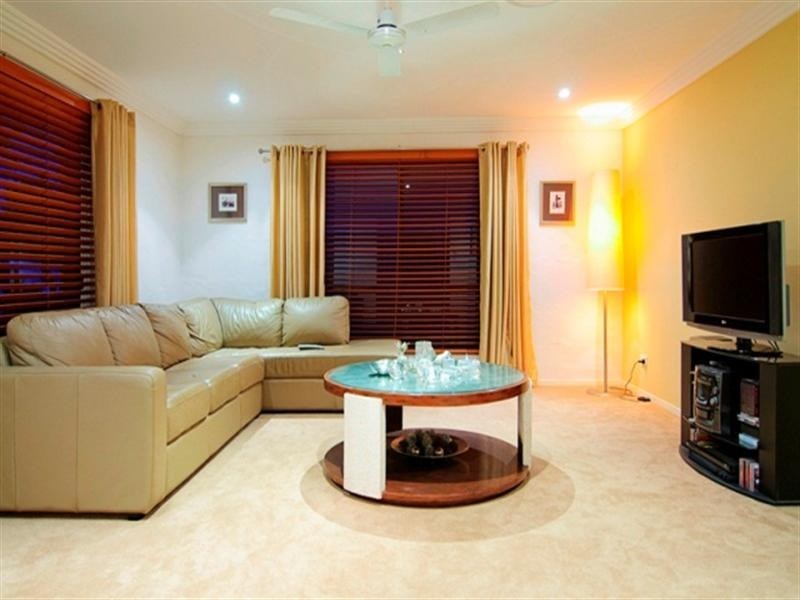 15 Waterside Esplanade, Helensvale QLD 4212