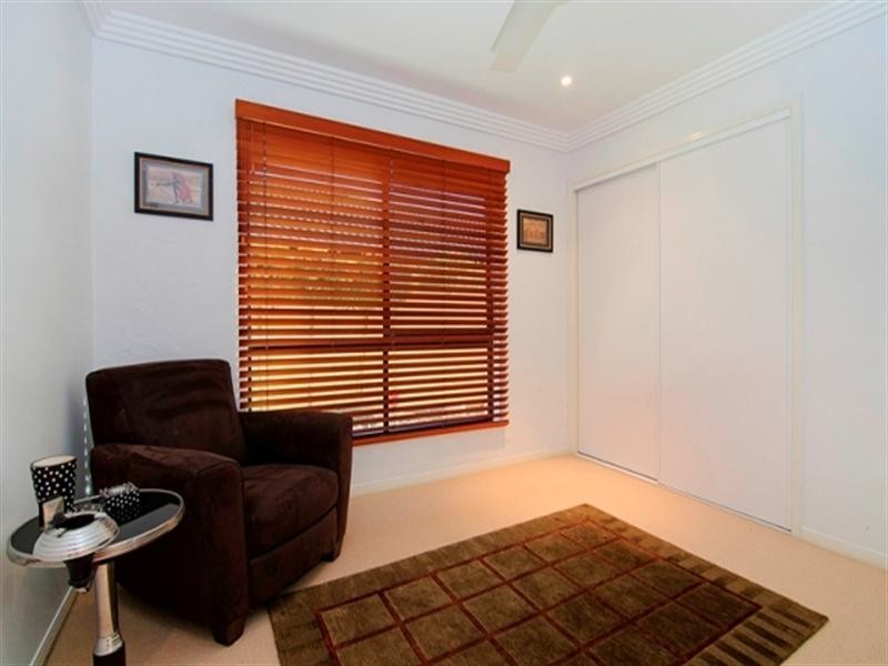 15 Waterside Esplanade, Helensvale QLD 4212