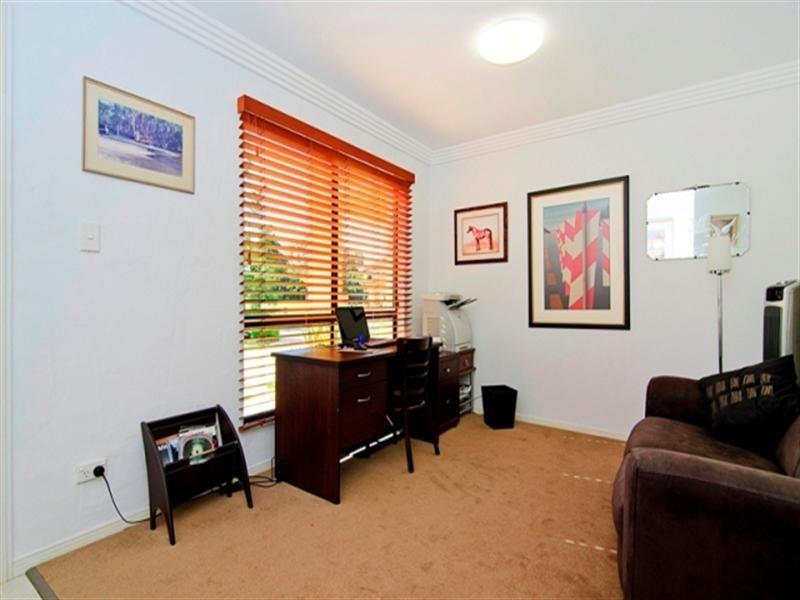 15 Waterside Esplanade, Helensvale QLD 4212