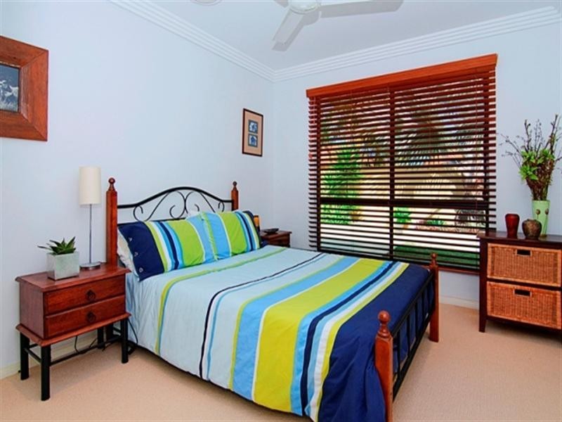 15 Waterside Esplanade, Helensvale QLD 4212