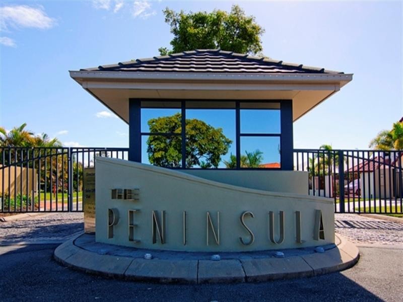 15 Waterside Esplanade, Helensvale QLD 4212