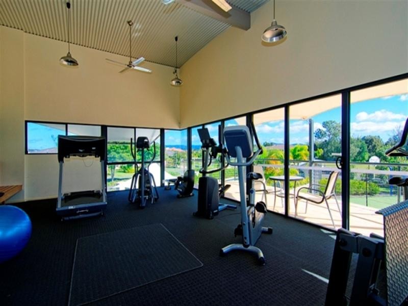 15 Waterside Esplanade, Helensvale QLD 4212