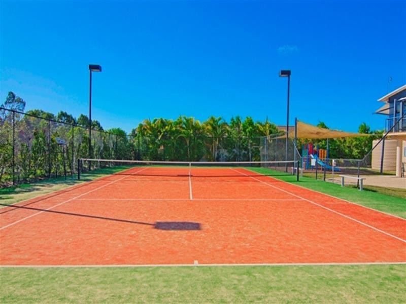 15 Waterside Esplanade, Helensvale QLD 4212