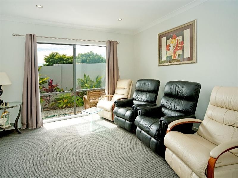 9121 Peter Senior Drive, Hope Island QLD 4212