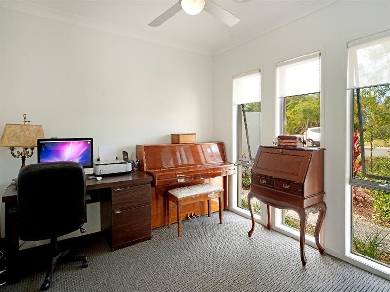 9121 Peter Senior Drive, Hope Island QLD 4212