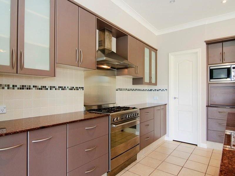 2142 Beaufort Way, Hope Island QLD 4212