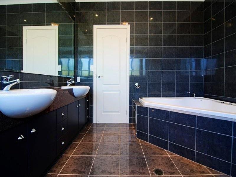 2142 Beaufort Way, Hope Island QLD 4212