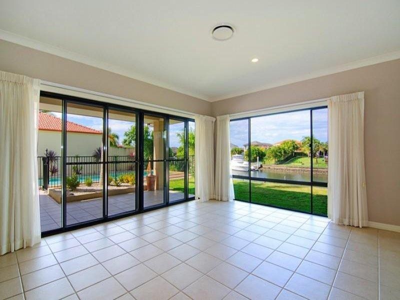 2142 Beaufort Way, Hope Island QLD 4212