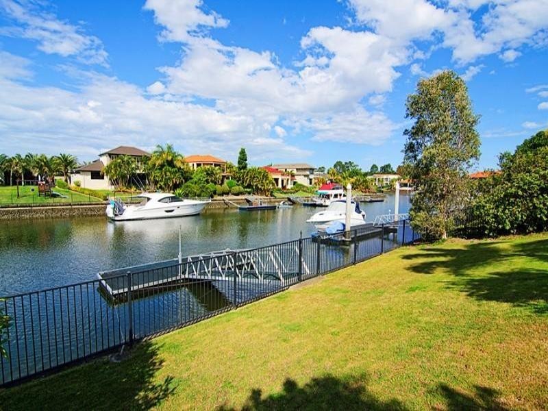 2142 Beaufort Way, Hope Island QLD 4212