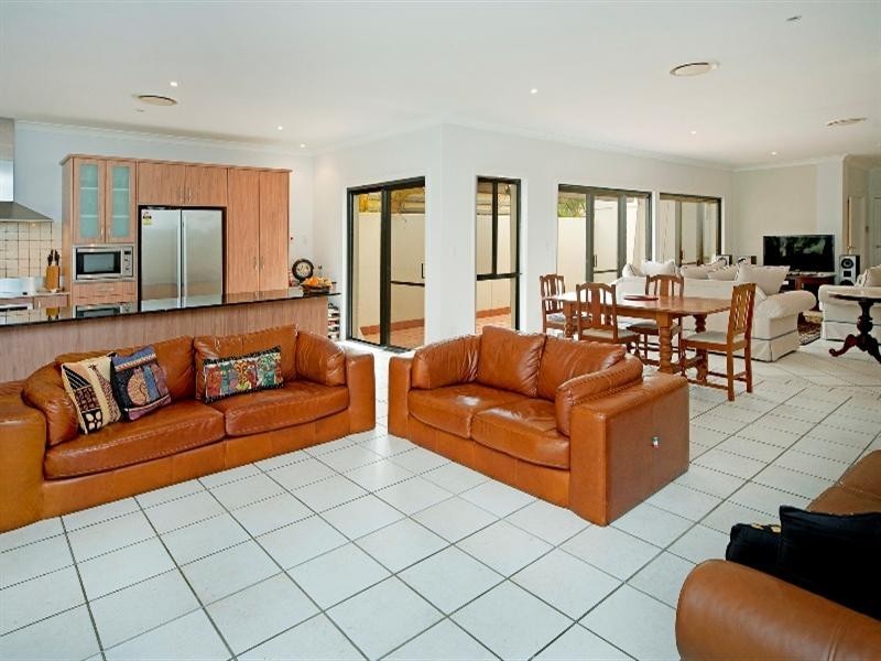 8382 Magnolia Drive, Hope Island QLD 4212