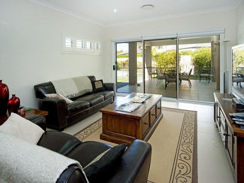 2572 Cressbrook Drive, Hope Island QLD 4212