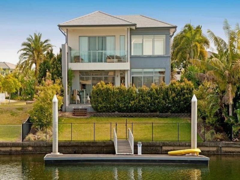 6194 Bolsena Circuit, Hope Island QLD 4212